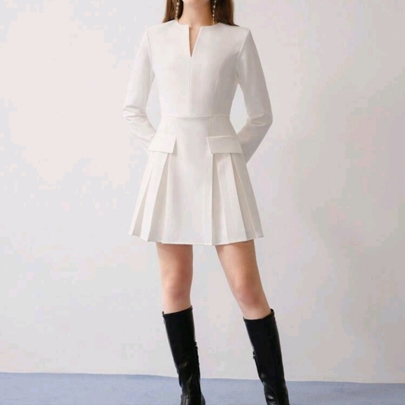 NOTCHED V NECK PLEATED DRESS - Picture 6 of 6